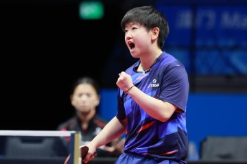 孙颖莎4-1战胜王晓彤 晋级十五运会女单八强